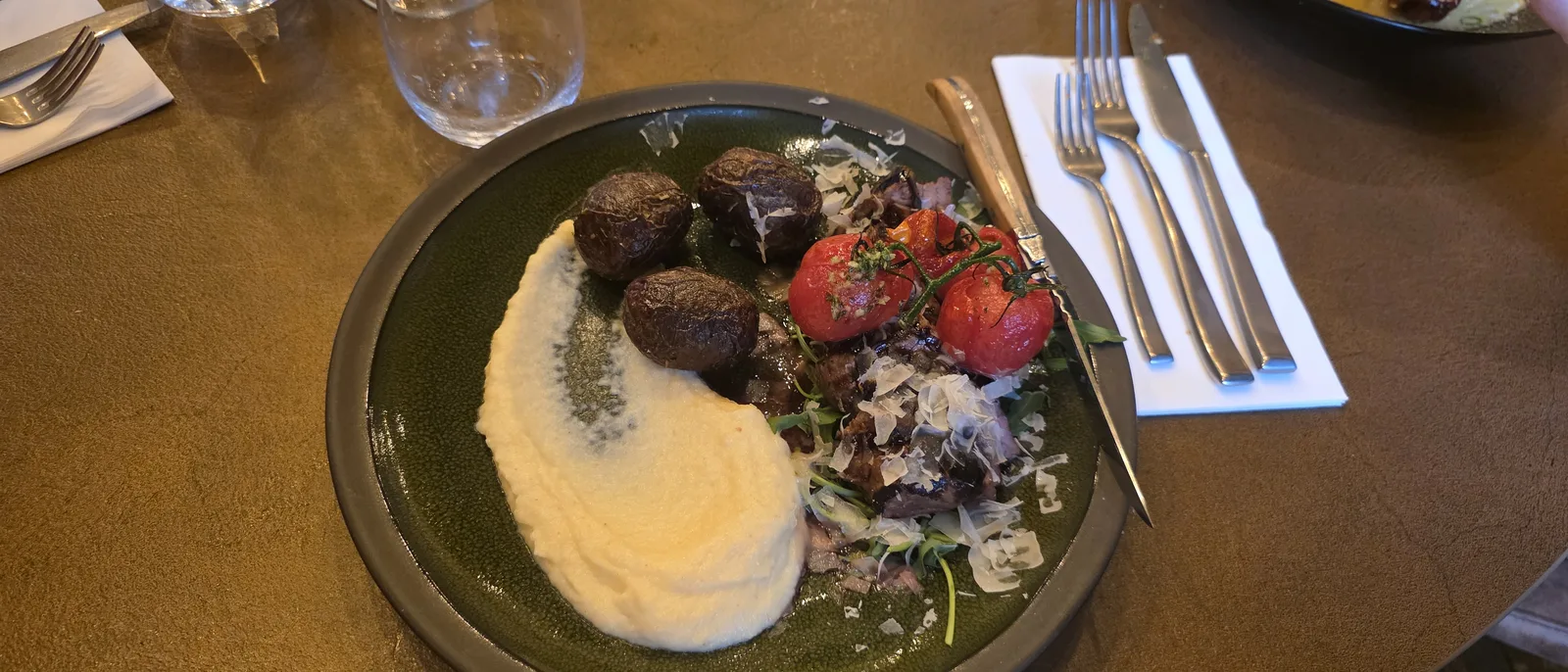 Foto bij review van Monika Urlings — Kleine Dante Boxtel